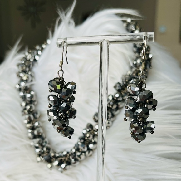 Crystal Cluster Jewelry Set 16" + 2.5" extender | Silver Metallic Faceted Beads - Picture 12 of 12